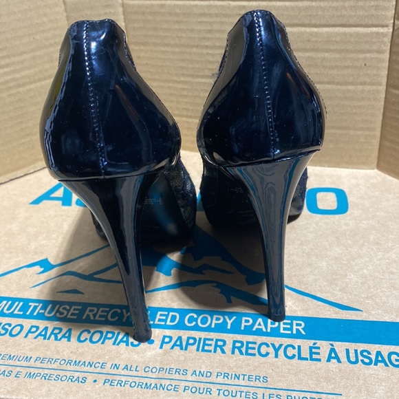Guess black heels size 6 and 1/2 - Picture 3 of 5